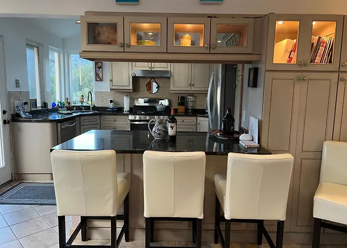 Best Garden View And Ocean View And Sounds-Hot Tub-Bbq-Sleeps 6