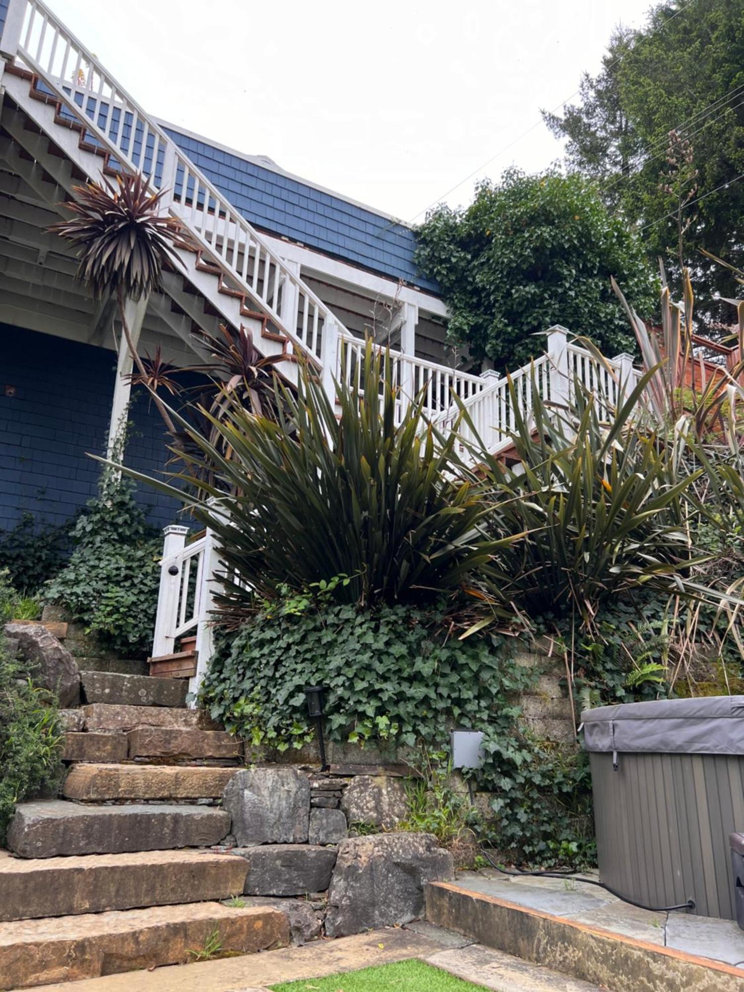 Garden View And Ocean View And Sounds-hot Tub-bbq-sleeps 6 *