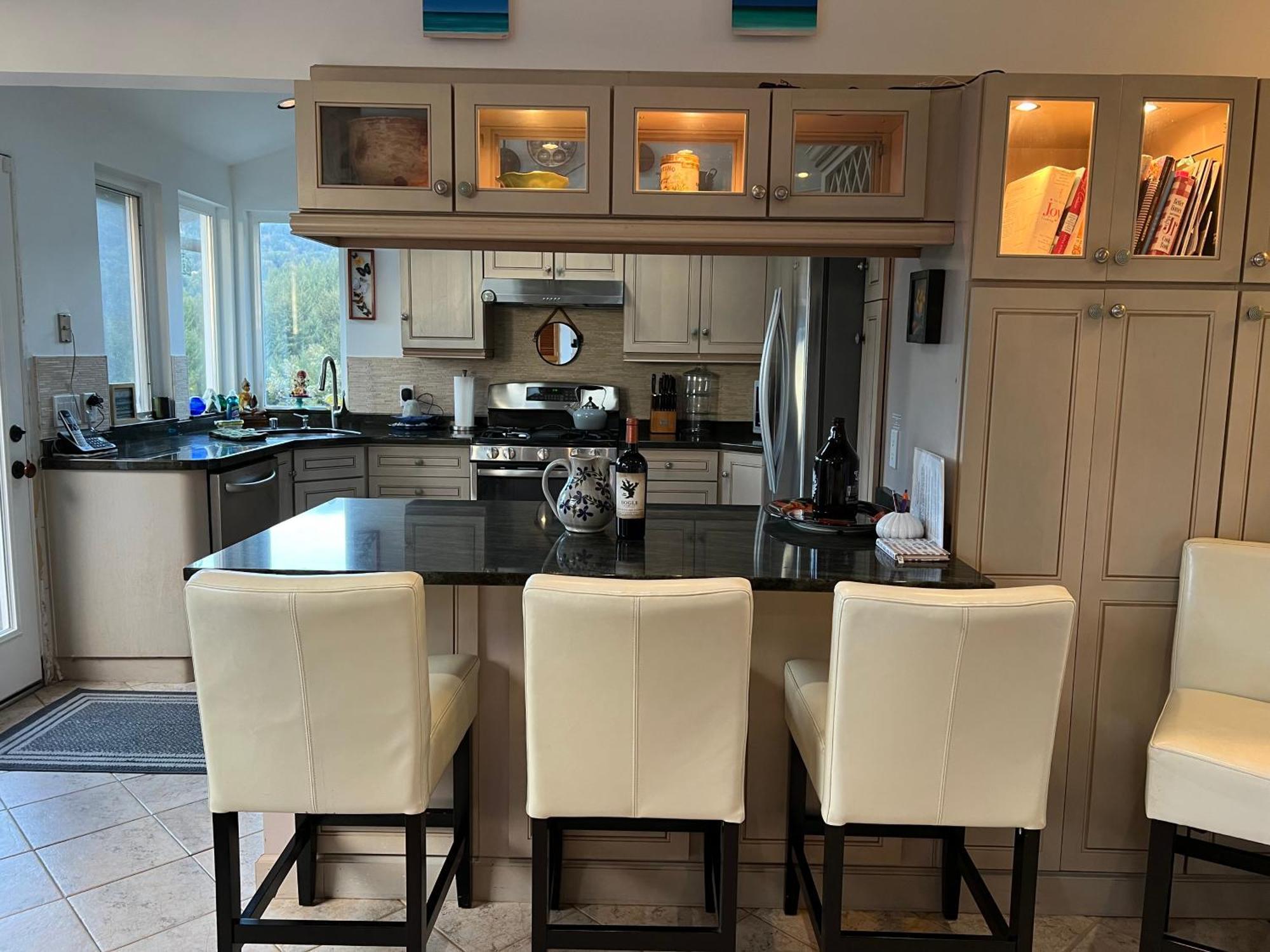 Garden View And Ocean View And Sounds-hot Tub-bbq-sleeps 6 *