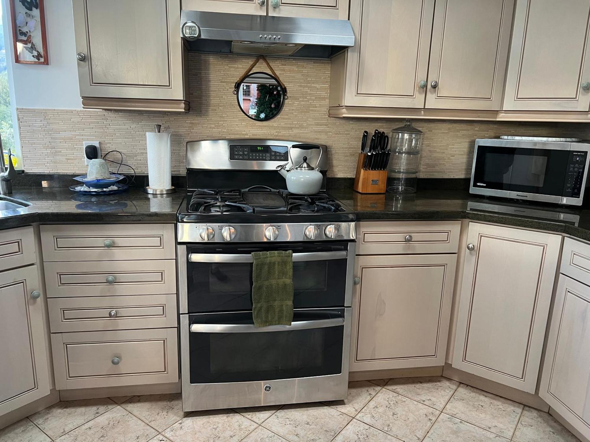 Holiday home Garden View And Ocean View And Sounds-hot Tub-bbq-sleeps 6 Shelter Cove