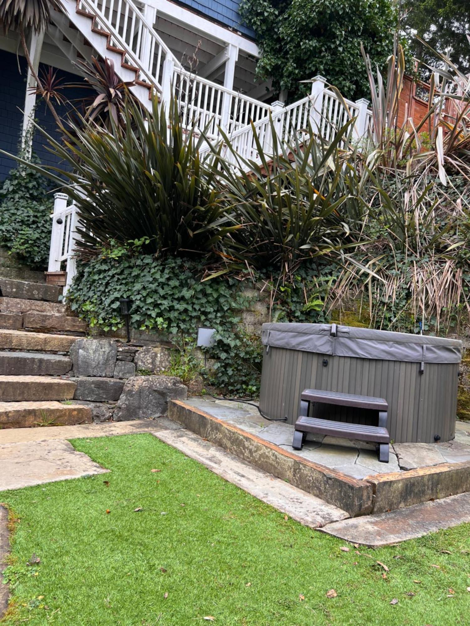 Garden View And Ocean View And Sounds-hot Tub-bbq-sleeps 6 *